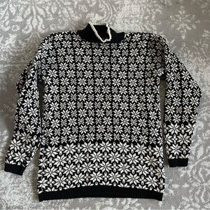 Vintage Black and White Snowflake Sweater GAP 100% cotton